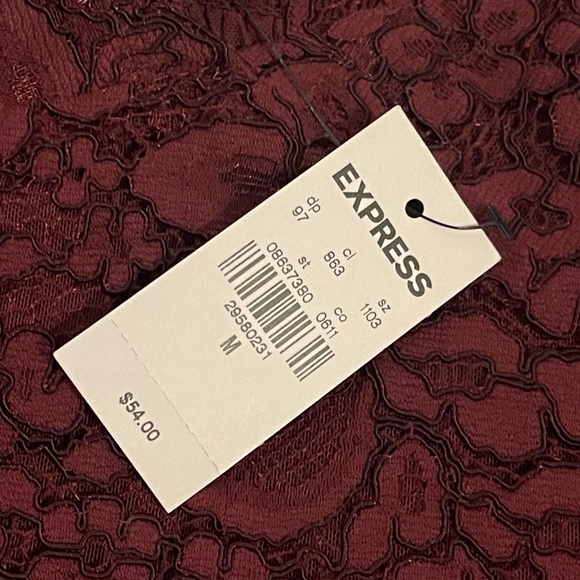 BNWT Express cropped lace top - Picture 3 of 4